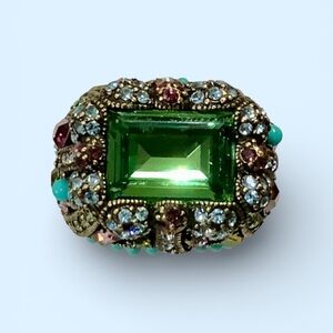 Ring- Heidi Daus Green Gemstone Ring w/ Multicolored Swarovski Crystals. Sz 7